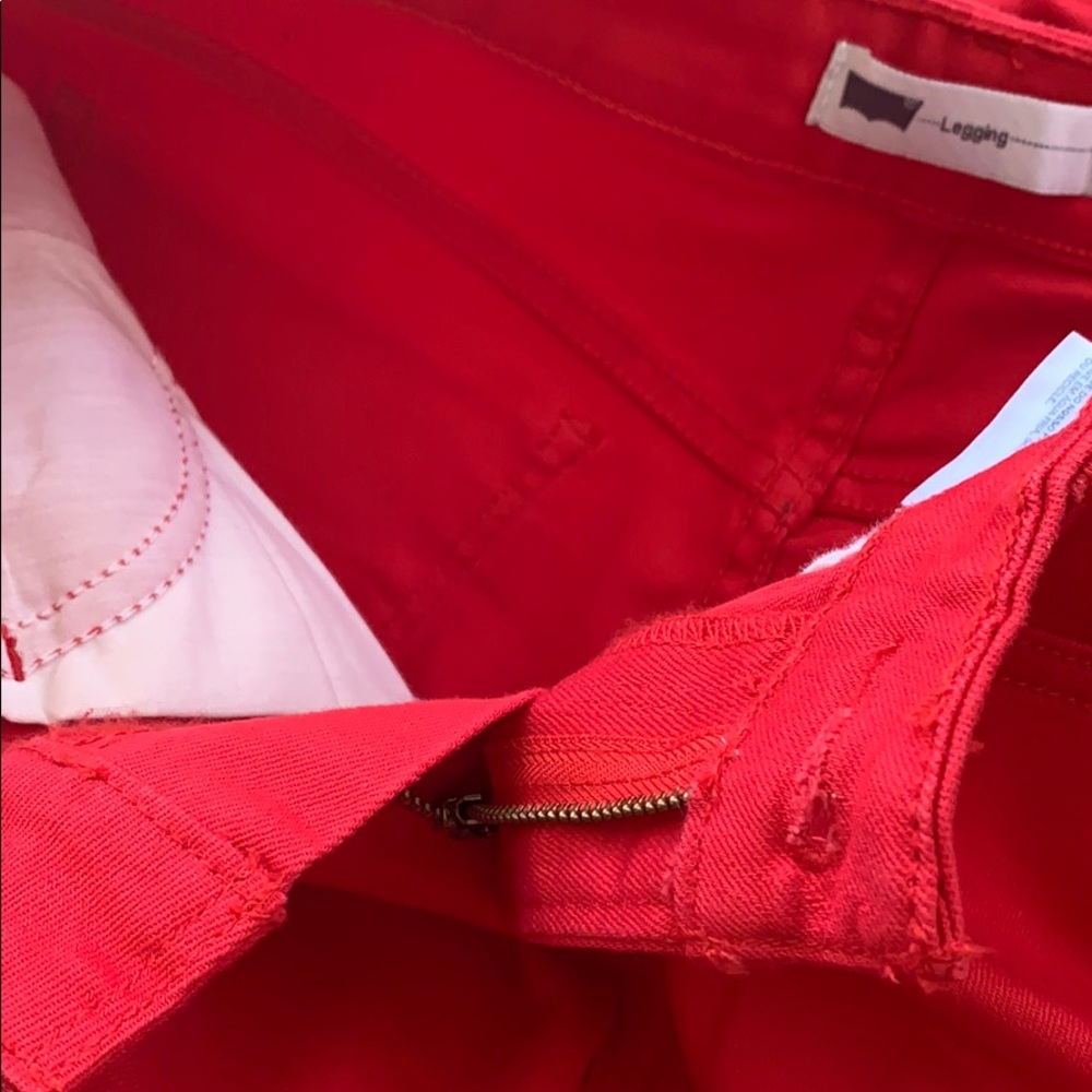 ☘️NWOT ☘️Red LEVIS size 6M W28L32 - Picture 15 of 15